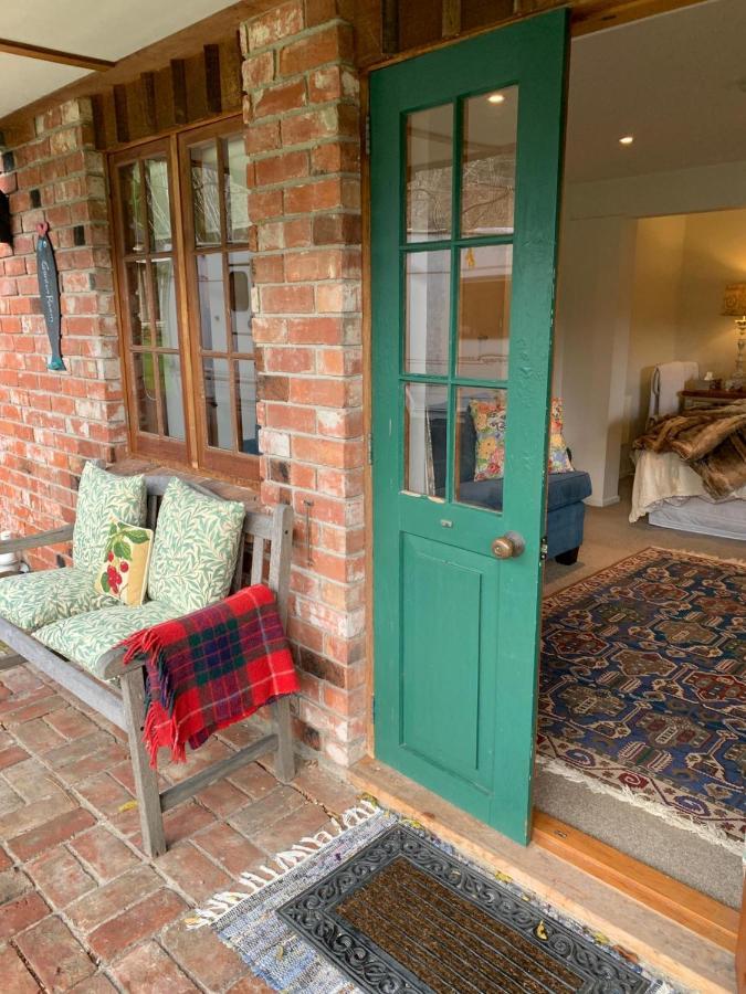 Mill Cottage - Boutique Accommodation And Garden Akaroa Eksteriør bilde
